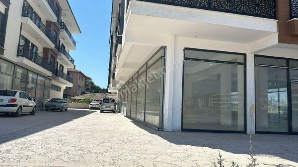 YALOVA ÇİFTLİKKÖYDE SATILIK 250m2 DÜKKAN