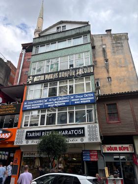 RİZE MERKEZ ATATÜRK CADDESİ ÜZERİNDE MUHTEŞEM KONUM SATILIK BİNA