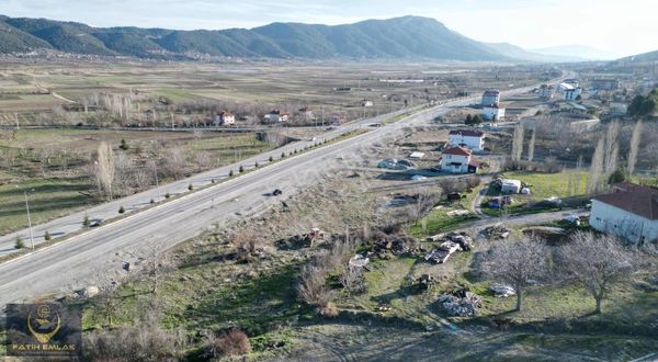 Çameli Merkezde Satılık Anayola Sıfır Ticari+Konut İmarlı Arsa