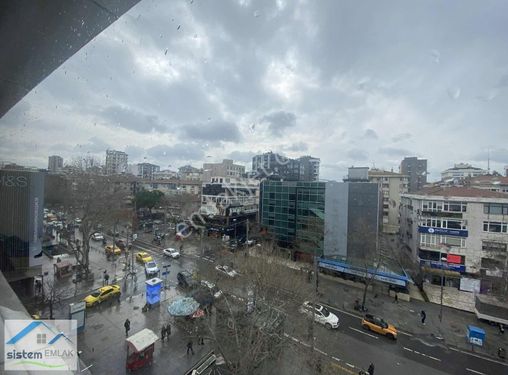 Bağdat caddesi cepheli Suadiye'de devirsiz dükkan