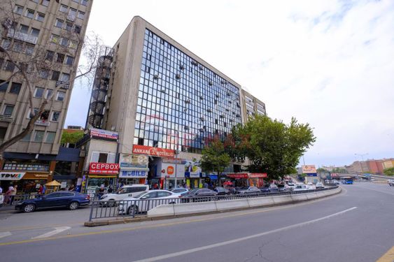 KIZILAY BALIKÇIOĞLU İŞ MERKEZİNDE 3 BÖLÜMLÜ KİRALIK OFİS