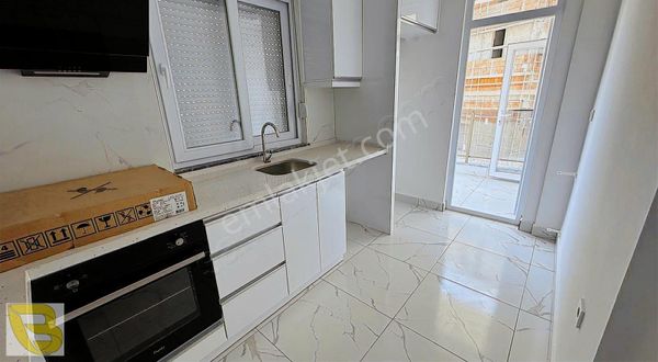 NURAY AYHAN'DAN YENİKÖY MERKEZDE SİTE İÇİNDE 2+1 SATILIK DAİRE