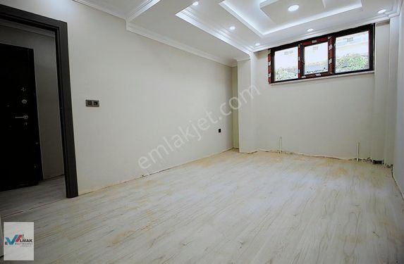 EVALMAK'TA SEFAKÖY MERKEZ'DE 2+1 (80m2)GENİŞ FERAH B.KATI DAİRE