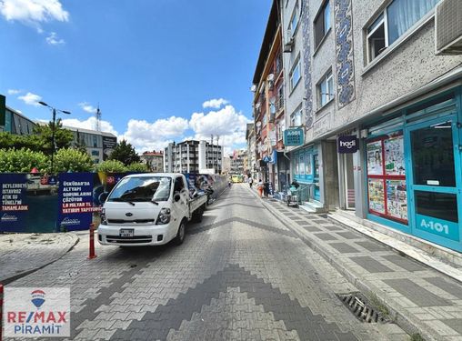 ÜSKÜDAR MERKEZ'DE GENÇ BİNADA 2+1 FIRSAT SATILIK ARAKAT DAİRE!