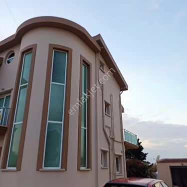 Satılık-müstakil Triplex 4+2 Gazimağusa Şehir Merkezi Geniş Bahçeli Ev