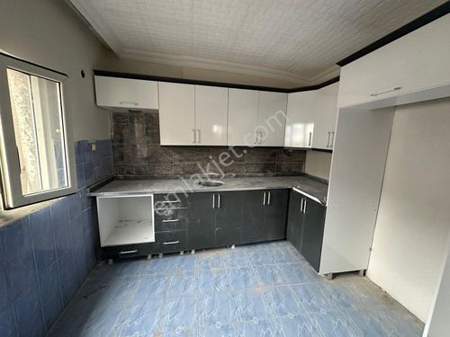 Çam Emlak`tan Satılık Müstakil Kangir Ev 647 M2 Kare Ve 2 Katlı Geniş Avlulu