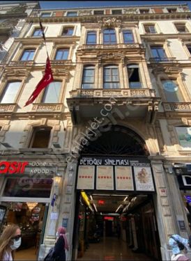  Beyoğlu'nun kalbi İstiklal Caddesi'nde, tarihi Halep Pasajı'nda Satılık ofis