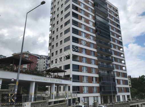 YOMRA KAŞÜSTÜNDE SATILIK FUL DENİZ VE ŞEHİR MANZARALI DAİRE