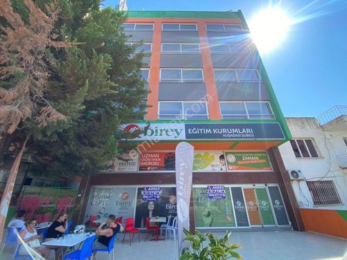  Kuşadası Merkezi Konumda 6 Katlı Komple Kiralık Bina