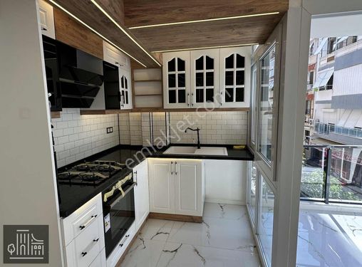 GÜZELYALI CAMİ SOKAĞINDA 2+1 90M2 KÖŞE CEPHE ARAKAT TADİLATLI DA