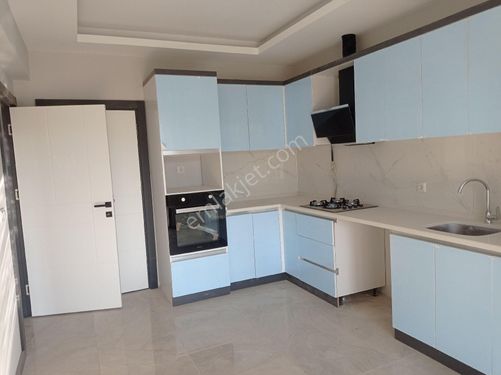 Merkezde geniş kullanışlı sıfır 3+1 2.kat 135m2 daire 