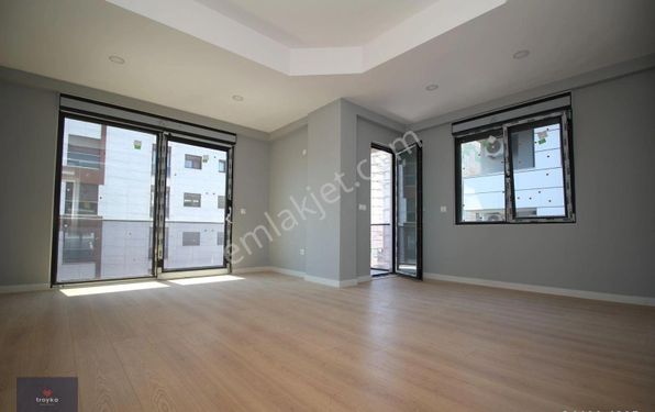 KADİKÖY GÖZTEPE BAĞDAT CAD. YAKIN YENİ BİNA BALKON VE EBEVEYNLİ 3+1 DAİRE