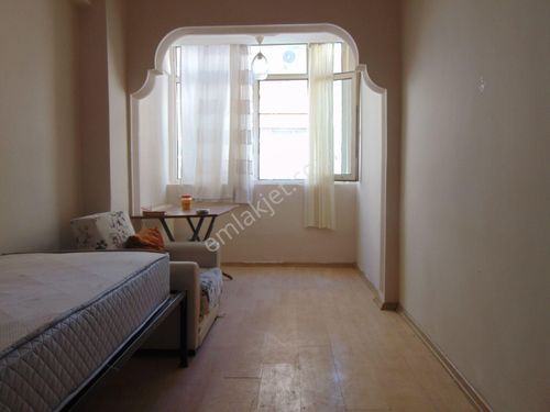  İstanbul Bahçelievler Şirinevlerde Kiralık bekara 3+1 Daire meydanda