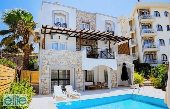 Muğla Bodrum Bitezde 4+2 Tribleks Müstakil Havuzlu Kiralık Villa