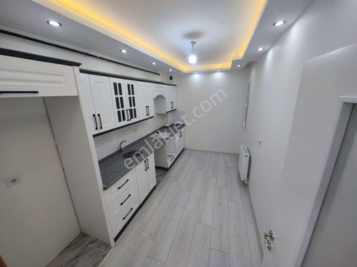  ATATÜRK  MAHALLESİ   3+1 130 M2 3 KATLININ 2 KATI   KAPALI   MUTFAK  ÖN CEPHE    PETEK KOMBİLİLİ