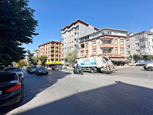  Marcity'den Levent Kırca Parkı Civarı İşlek Cad.Üzeri Asma Katlı