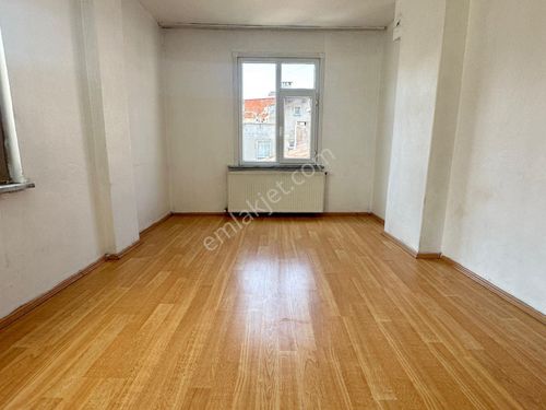 Güneşli 15 Temmuz Mahallesi Kiralık 2+1 Daire Temiz Ve Bakımlı