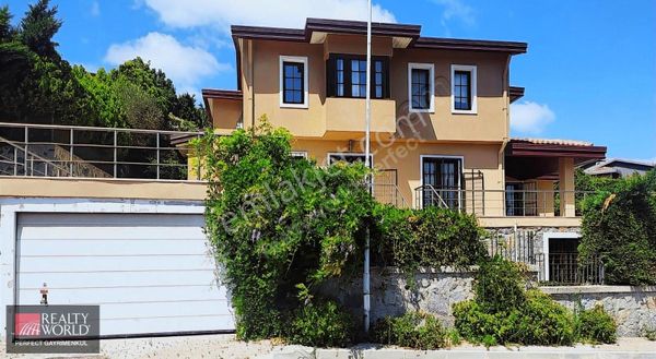 *REALTY WORLD* ZEKERiYAKÖY SiTE iÇi MüSTAKiL BAHÇELi 6+1 ViLLA