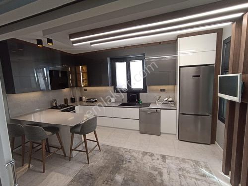  UŞAK MERKEZ KEMALÖZ MAHALLESİ SATILIK EŞYALI 4+1 LÜKS DAİRE