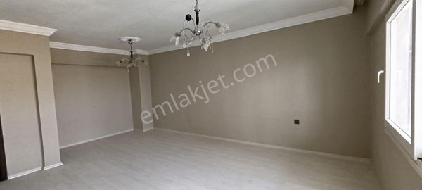 YEŞİLYURT M.H. MUHTARLIK CİVARI GENİŞ 2+1 KAPALI MUTFAK HASARSIZ SATILIK DAİRE 