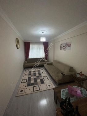 BAHÇEKÖY MERKEZDE 2+1 ARA KAT CADDE ÜZERİNDE ASANSÖRLÜ BİNADA AİLE APARTMANINDA KELEPİR DAİRE 