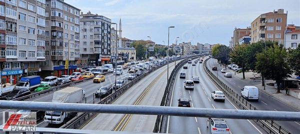 Avcılar E-5 cepheli ön bahçe kullanımlı 50 m2 Dükkan.