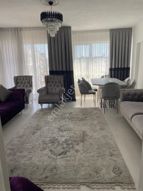 Antalya da şehrin merkezinde içi yeni yapılı asansör lu 2 artı 1 daire 