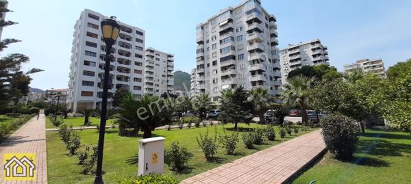 Süper Lokasyonda Site içi Deniz manzaralı otoparklı 4+1 daire