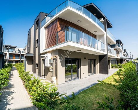 Menemen Country Plus Black Sitesi 4+1 Havuzlu Sitede Müstakil Bahçeli Satılık Villa