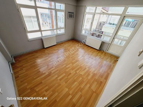 GENÇBAY EMLAK'TAN ÇİFTLİKTE 2.KAT 2+1 MASRAFSIZ MERKEZİ LOKASYONDA FIRSAT DAİRE