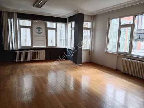 Mecidiyeköyde Büyükdere Caddesine 1dk Kiralık Ofis 3+1