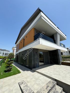 Aydın Didim’de Denize 150 metre mesafede 3+1 Ayrı Mutfak Villa