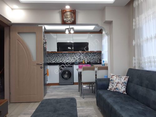 BERGAMA TURABEY MAH ANA CADDE ÜZERİNDE FUL TADİLATLI ARA 2.KAT 2+1 DAİRE SATILIK