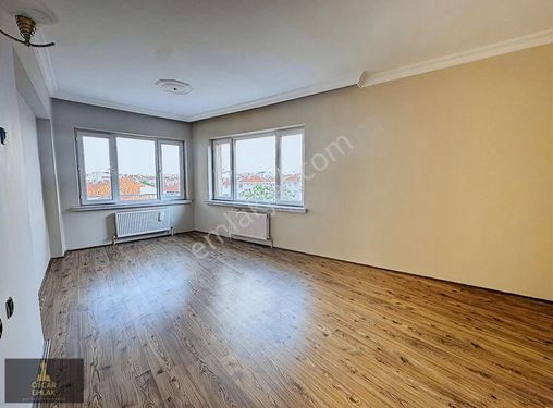 OSCAR EMLAK'TAN SAKARYA 2 CADDESİ ÜZERİ 3+1 DAİRE