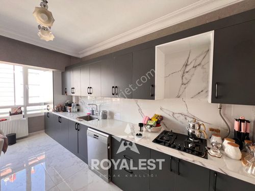  ROYALEST TEN YENİLENMİŞ BAKIMLI VE GARAJLI 3+1 DAİRE