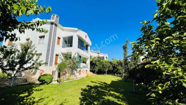  Büyükçekmece De 4+1 Kiralık Villa 1.000 M2 Arsa İçinde Full Deniz Manzaralı