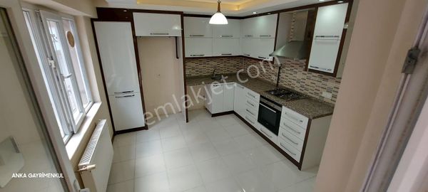  İstiklal Mh. 135m2 3+1 8 Yıllık Satılık Daire