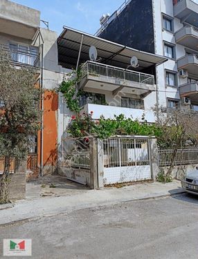 BORNOVA ATATÜRK MAHALLESİNDE 2 KATLI TERASLI SATILIK MÜSTAKİL EV