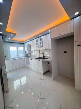 SATILIK 130 M2 3+1 SIFIR TADİLATLI DOĞALGAZLI ASANSÖRLÜ KİLERLİ PIRLANTA GİBİ GÜZEL BİR DAİRE 