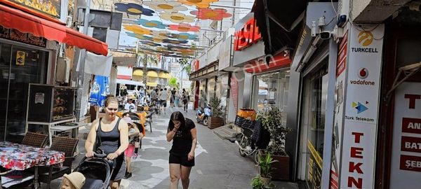 AŞAĞI PAZARCI MAHALLESİ ÇİÇEK SOKAK'TA SATILIK 60M2 DÜKKAN