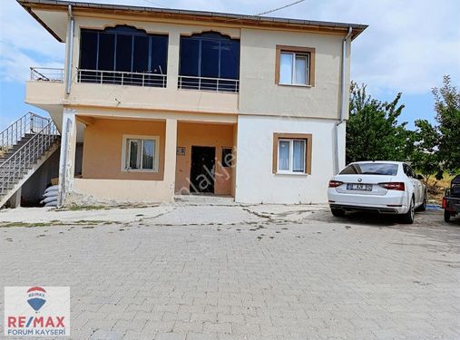 Mahzeminde Muhteşem Yapılı Havadar Satılık Villa