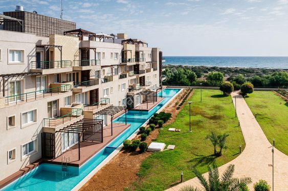 KIBRIS, İSKELE'DE THALASSA BEACH RESORT & SPA 1+0 SATILIK STUDİO DAİRE