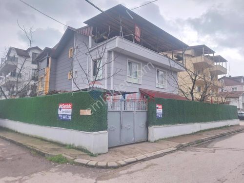 Gölcük Yazlık'ta 225 m2 5+1 Satılık Tripleks Müstakil Ev