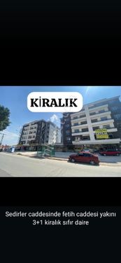 KARAKOÇ GAYRİMENKUL DEN AHMET ÖZCAN CADDESİNDE KİRALIK DAİRE