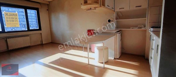 Ataköy'de Kiralık, Yeni Boyanmış, Temiz ve Bakımlı 1+1 Daire