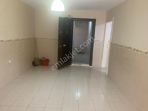  7 katlı binanın giriş katı 65 m2 10 m2 bahçe satılık ev