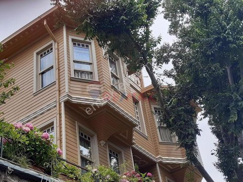 Remax Anı 'Dan Üsküdar Çengelköy 'De Satılık 7+2 Satılık Köşk