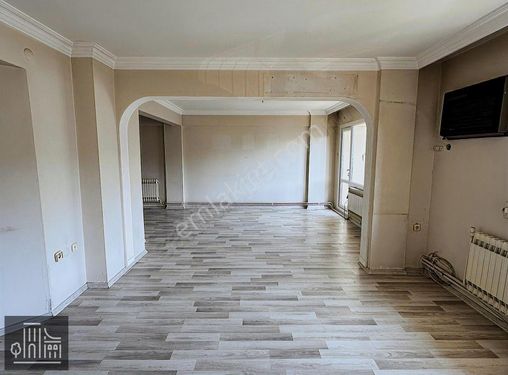 HATAY PAZAR YERİ SOKAĞINDA 150M2 BAKIMLI ARAKAT SATILIK DAİRE