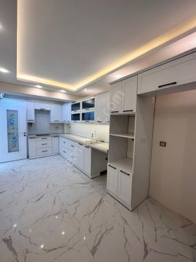   UNCUBOZKÖY MAHALLESİ    3+1  155 M2  5 KATLININ 3 KATI   KAPALI  MUTFAKLI