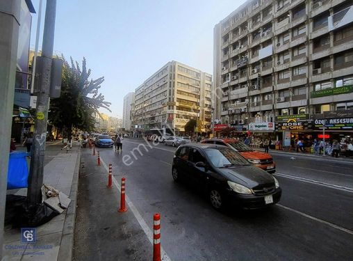 İZMİR ÇANKAYA'DA DEVREN KİRALIK DÜKKAN